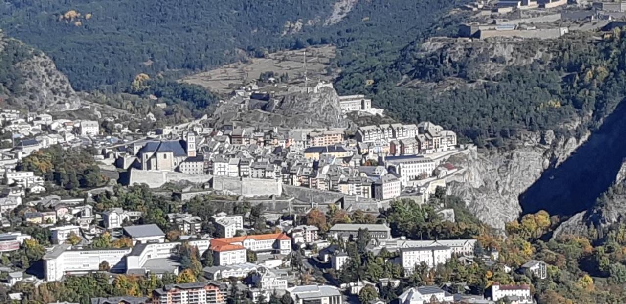 A Deux Pas ... Appartement Briançon Buitenkant foto